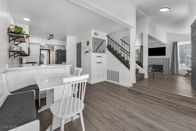 Photo - 2819 Briar Knoll Dr