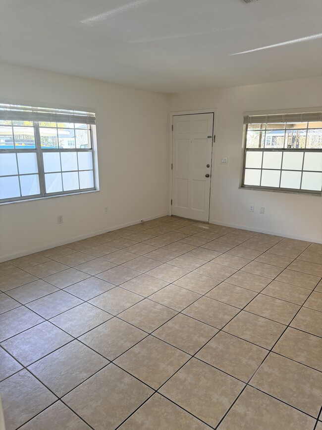 Photo - 912 La Salle Ave