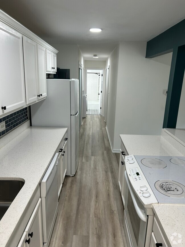 Building Photo - 1800 Jefferson Park Ave Unit 82 Rental