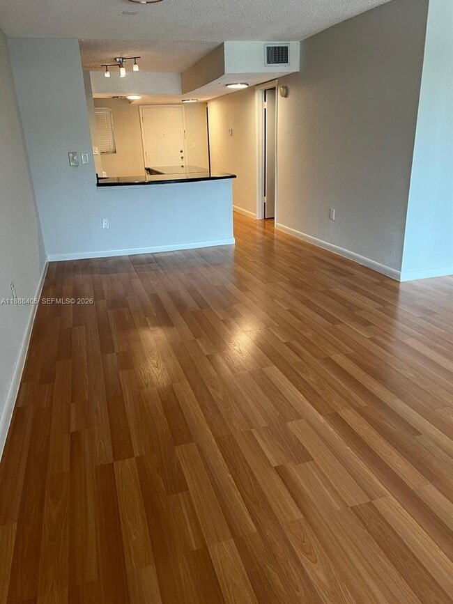 Photo - 1021 Mockingbird Ln Unit 209