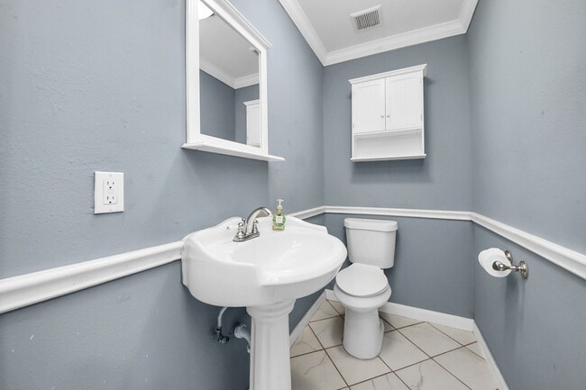 Photo - 5920 Conley St