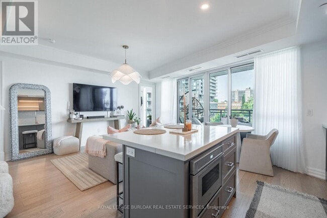 Photo - 2060 Lakeshore Rd. Unit 304