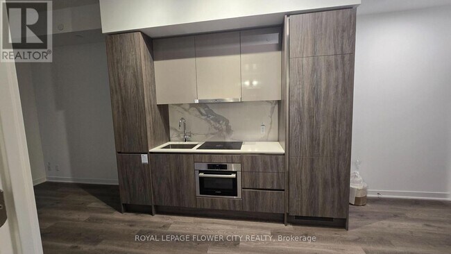 Photo - 180 Front St E Unité 501