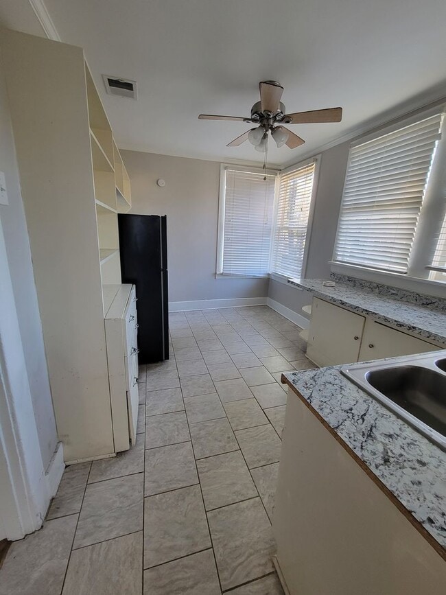 Photo - Fairfield Historic District - 1 Bed 1 Bath Apartment - Appliances included!