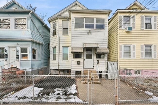 Building Photo - 102 Highland Ave Unit 2