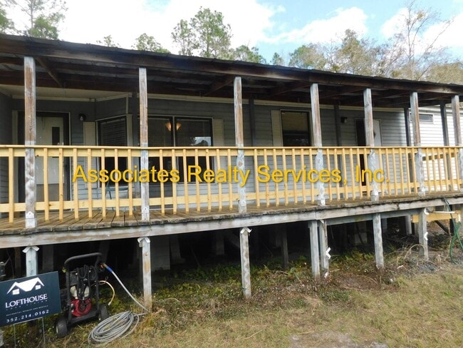 Building Photo - Secluded home in the country!