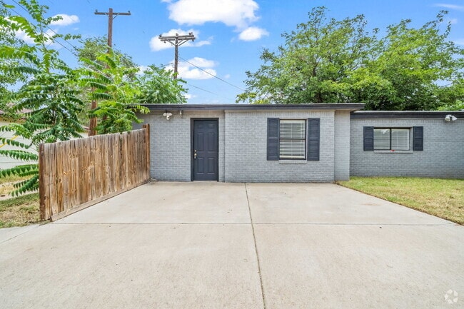 Building Photo - Two Bedroom Apartment in Tech Terrace