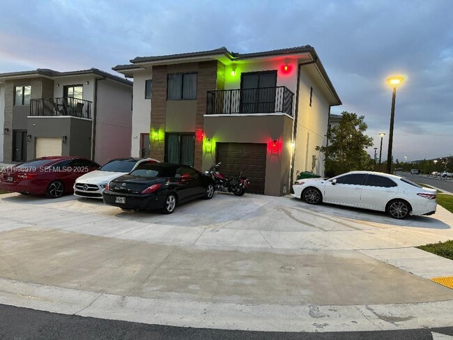 Building Photo - 1152 NW 2nd St Unit 1