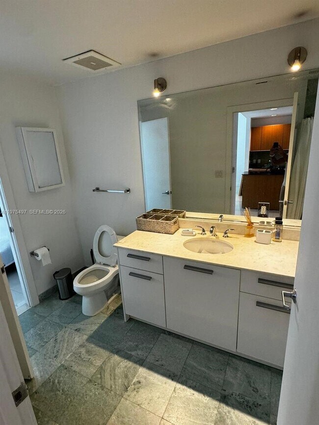 Photo - 1050 Brickell Ave Unidad 2908