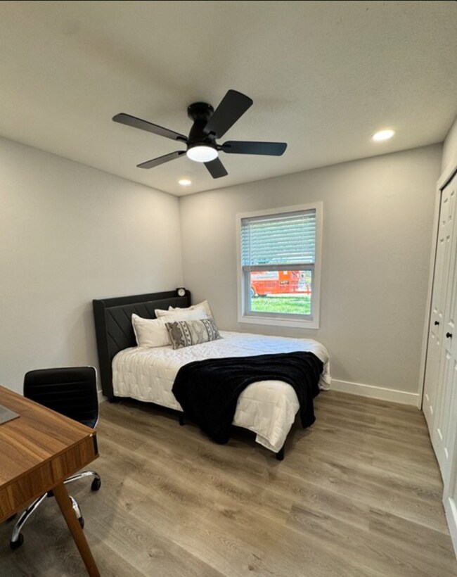 Photo - House close to UCF & Valencia with 4 Bedrooms for Students!