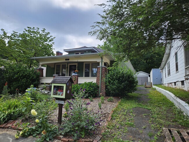 Photo - 405 W Locust St