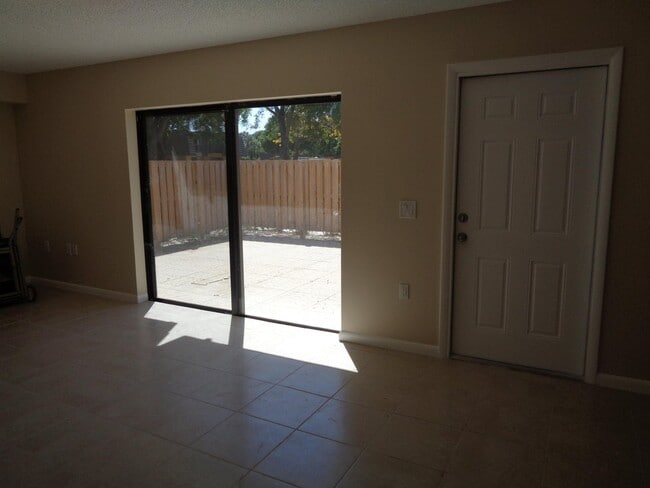 Photo - 505 5th Way