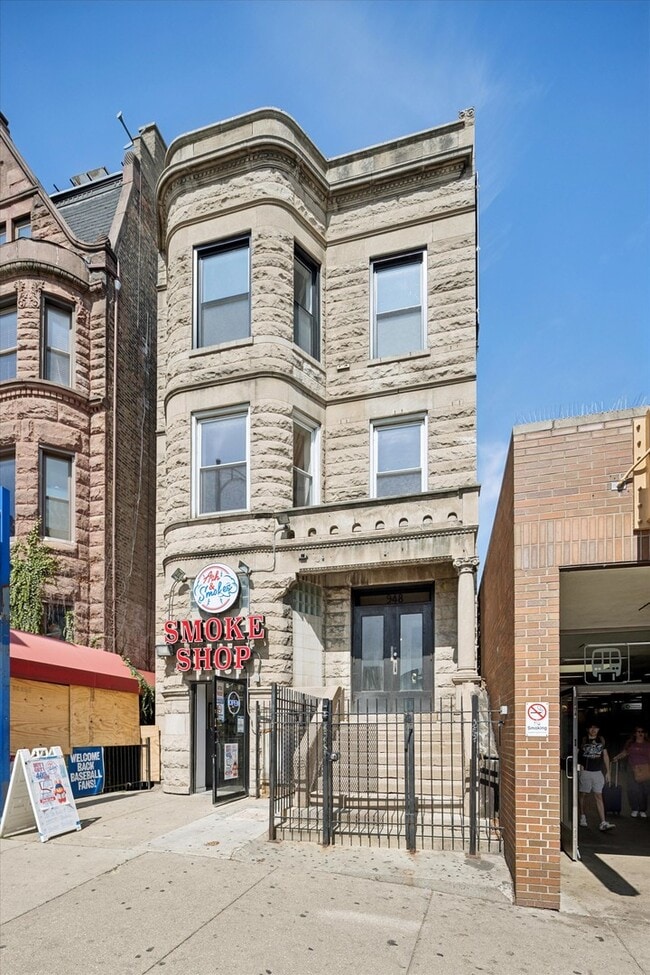 Building Photo - 948 W Addison St Unit 3 Rental