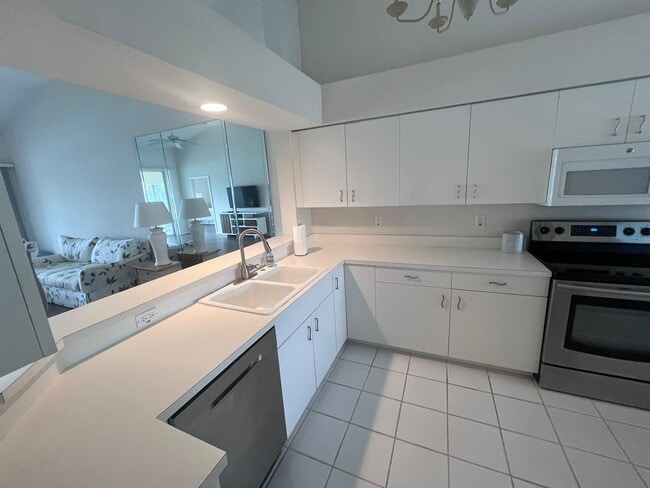 Photo - 2bed/2baths Close to the beach, Mercato and Great Schools