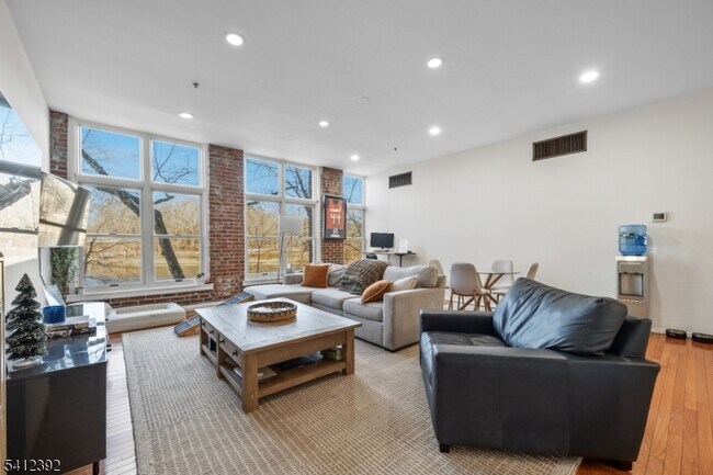 Photo - 262 Main St Unit 107