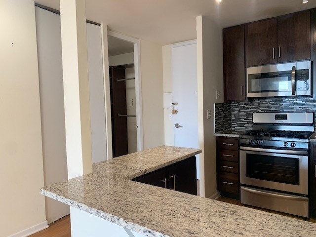 Photo - 1960 N Lincoln Park W Unidad 2105