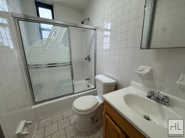 Photo - 8 AVENUE Unit 1R