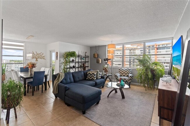 Building Photo - 1351 NE Miami Gardens Dr Unit 1226E