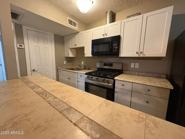 Photo - 2735 W Tuckey Ln Unit 2