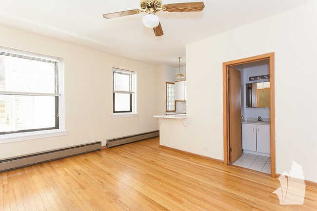 Photo - 635 W Barry Ave Unit 202