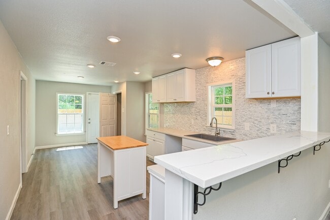 Building Photo - 4714 Nichols St