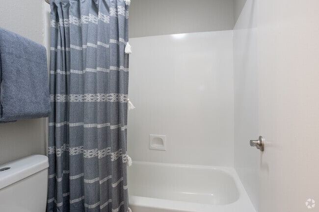 1BR, 1BA - 550SF