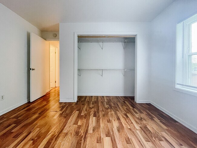 Photo - 114 E 8th St Unit Apt 3