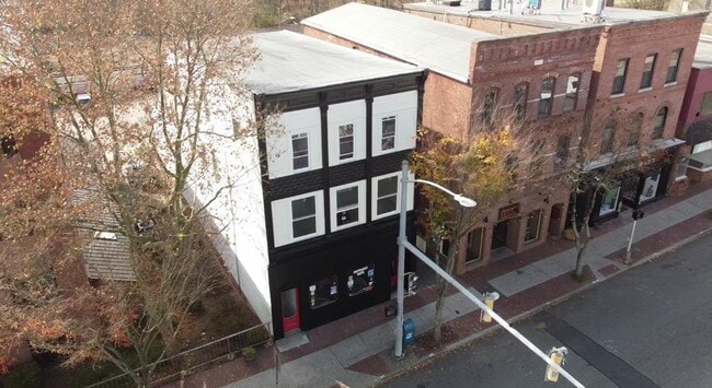 736 Main St