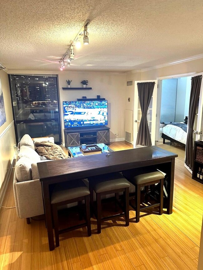 Photo - 1122 N Clark St Unit 904