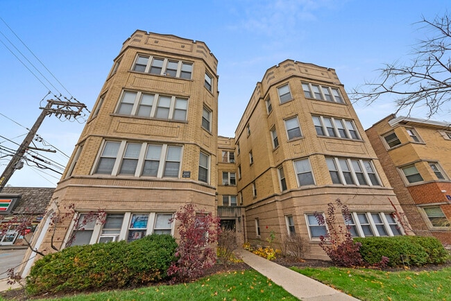 Photo - 5614 N Kimball Ave Unidad 18-2B Rental