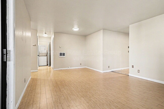 Photo - 815 E 28th St