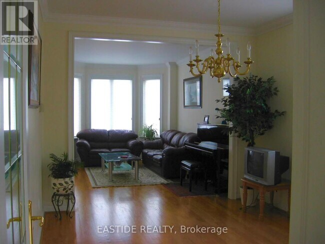 Photo - 331 Senlac Rd