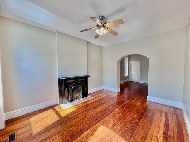 Photo - 1-281W Cherokee St