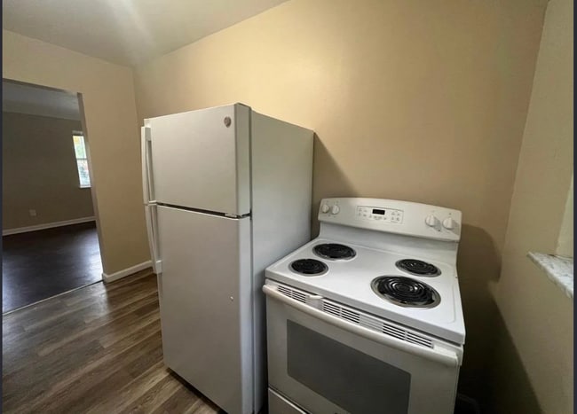 Photo - Updated 3-Bed Unit - Spacious!