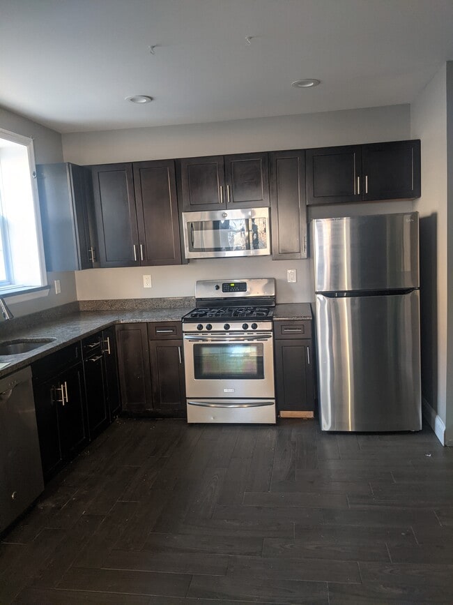 Kitchen - 300 Cedar St Unit 2