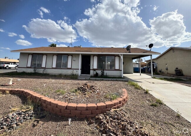 Building Photo - Freshly renovated 3 bed 2 bath single stor... Rental