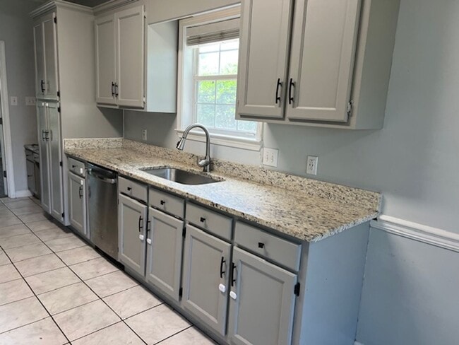 Photo - 4/2.5 located in Pinehurst subdivision