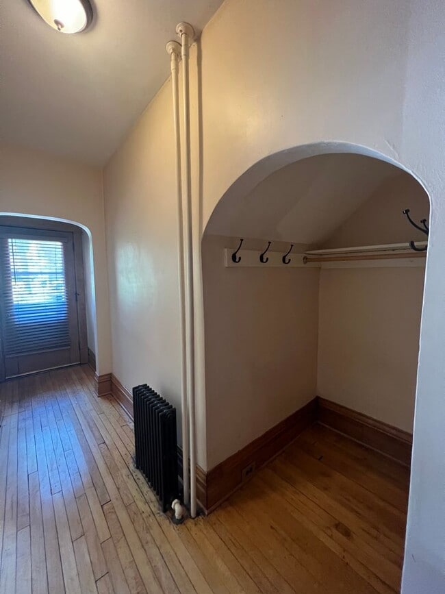 Photo - 322-324 E 5th St Unidad 322 B