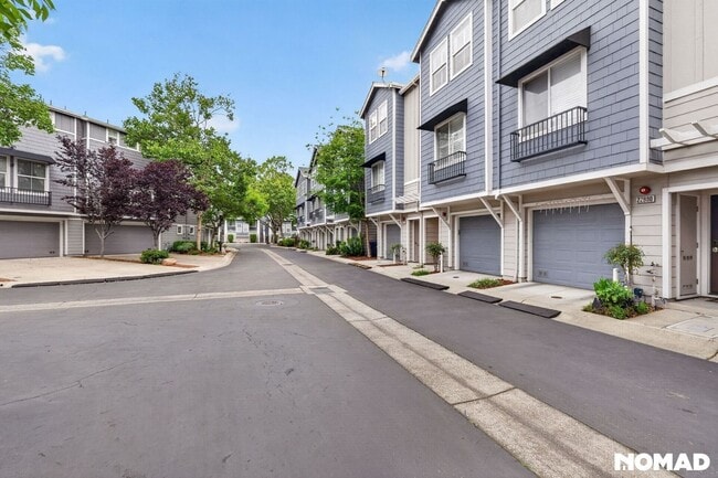 Photo - 22876 Charing St