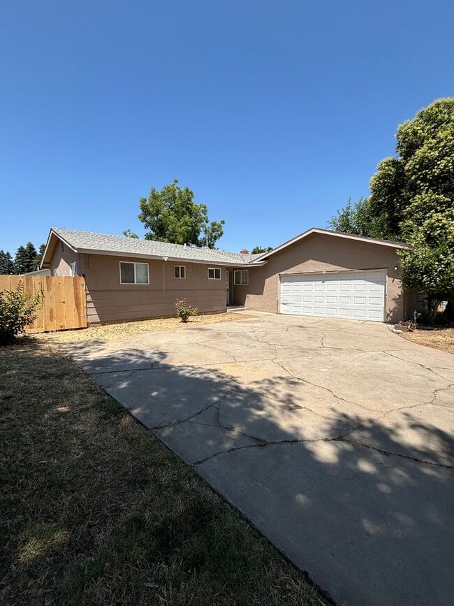 Spacious 3BD/2BA Home with Great Features! - Spacious 3BD/2BA Home with Great Features!