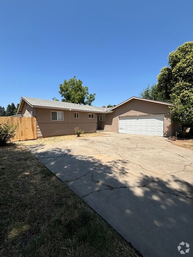 Building Photo - Spacious 3BD/2BA Home with Great Features!