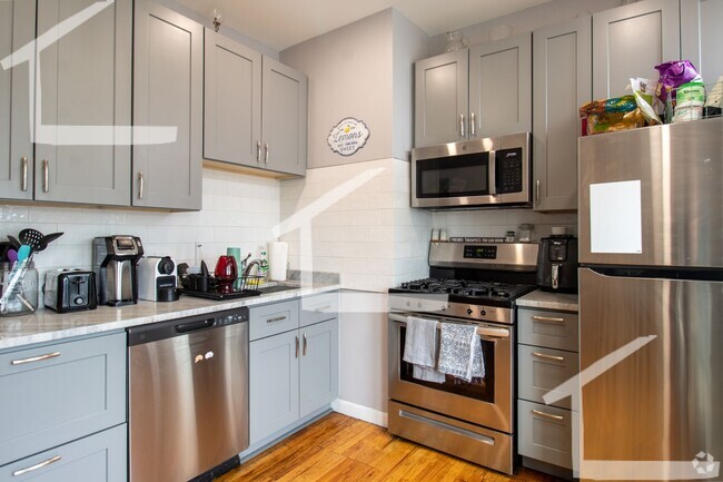 Building Photo - 4-bed/2-bath West Newton Rental