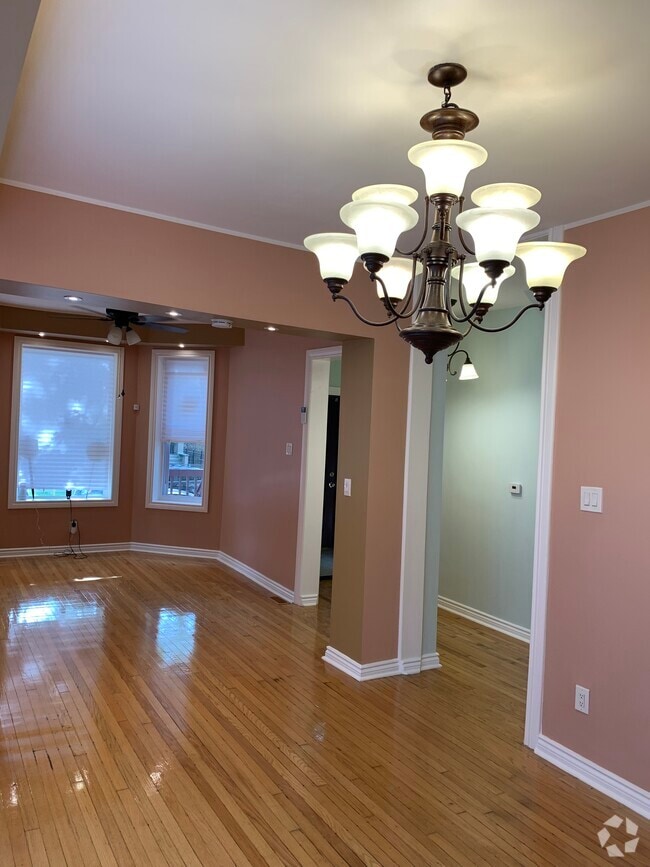 Building Photo - 5717 S May St Unit 1 Rental