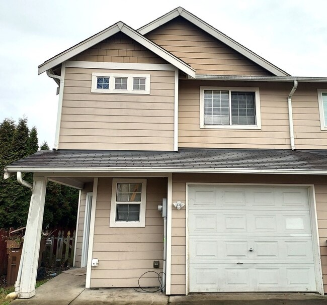Building Photo - Husky Holding 3509 &amp; 4044# Unit 3509 Rental