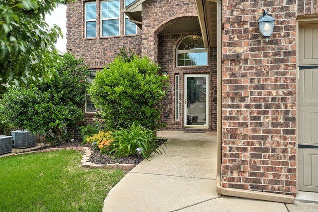 Photo - Beautiful 4 Bedroom Home in Surrey Hills!