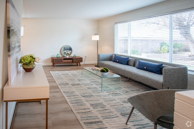 D - 2BD, 1BA - 722SF