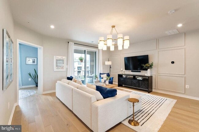 Photo - 22405 Claude Moore Dr