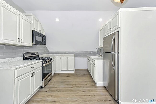463 Wilmot Ave