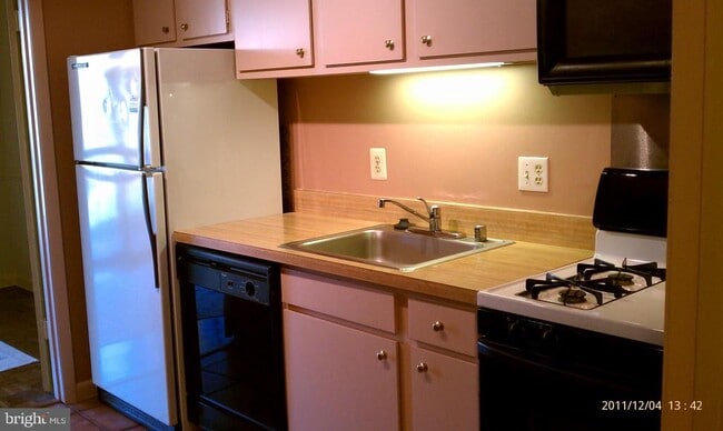 Photo - 18 Cross Keys Rd Unit 18C