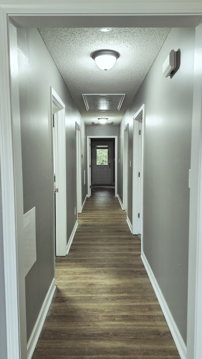 Hallway - 121 Jackson Ln Apartamentos Unidad C